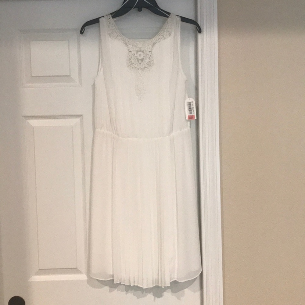 NWT Jessica Simpson pleated dress